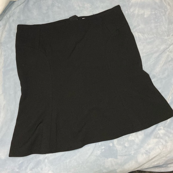 Cleo, size 18, black flare hem skirt - Picture 2 of 8